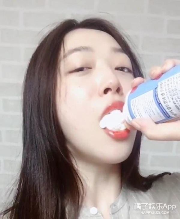 她在直播里这么做合适吗？