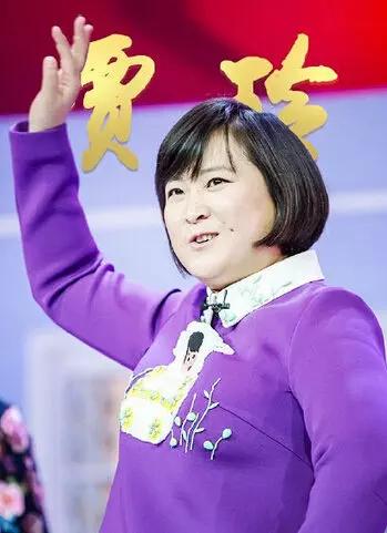 看了贾玲瘦时候的照片，网友：真是个标致的美人