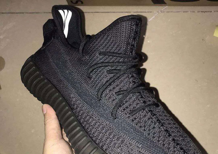 更多细节曝光！纯黑版本adidas Yeezy Boost 350 V2 你喜欢吗__凤凰网