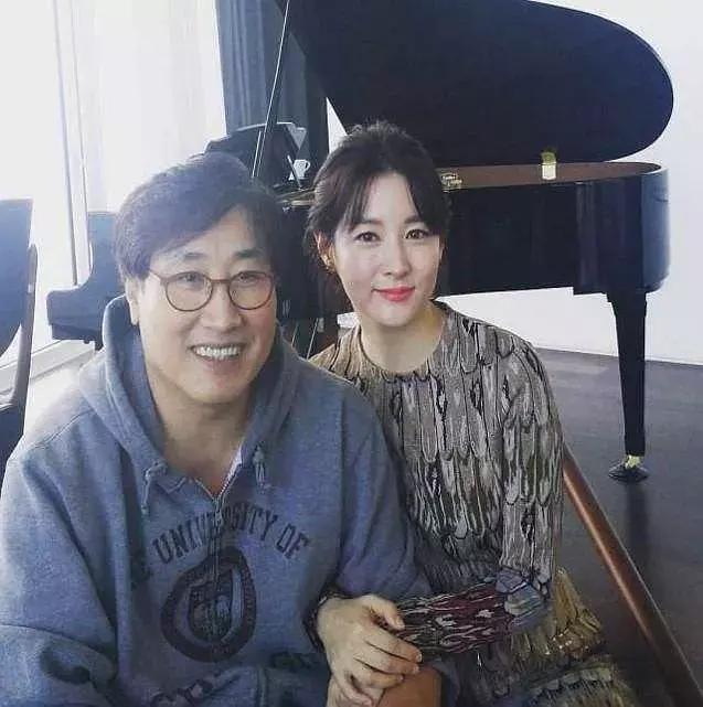 李英爱8岁女儿近照,长开后比咘咘还漂亮,鼻子脸型就赢在起跑线