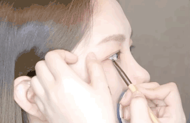 泫雅最新旅行照挑战性感极限？“性感小马儿”称号不是浪得虚名