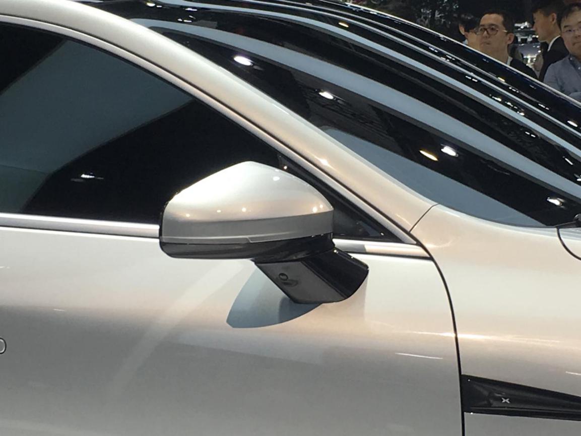 此外,高配版本上则还会提供双电机引擎,仅需要4秒,就能够完成0-100km