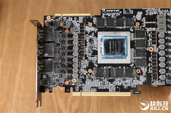 技嘉Aorus RTX 2080 Ti Xtreme 11G显卡拆解图赏