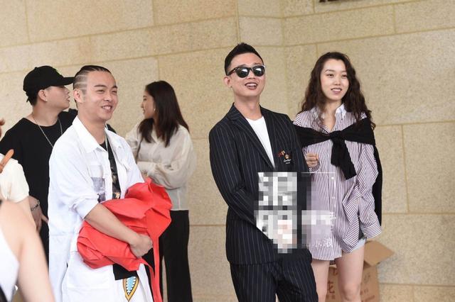 嘻哈歌手bridge婚礼现场曝光！一头脏辫超抢眼，面对妻子秒害羞！