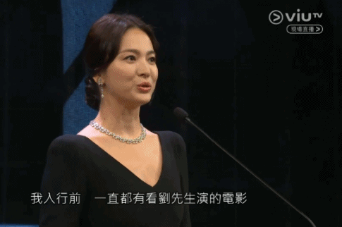 宋慧乔现身金像奖颁奖典礼,却遭网友吐槽:她凭什么来中国颁奖?