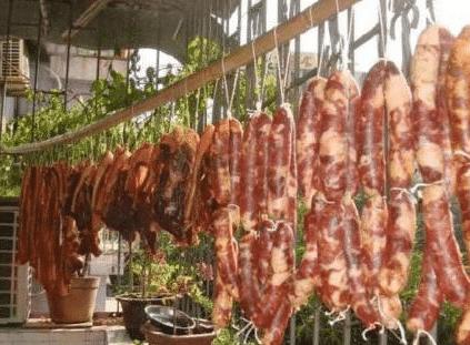 中国人在加拿大晒腊肉被邻居举报,网友支招让人笑疼肚子