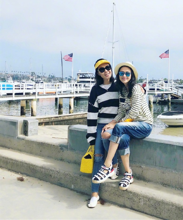 章子怡与她同游美国，相差8岁却像母女俩？