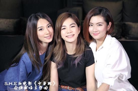 Hebe否认Selina与张轩睿的恋情，只是节目cp，遭任家萱方打脸