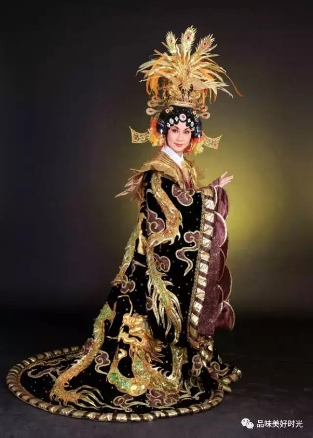 梅韵俊风 “吴氏青衣”神清骨俊 —— 记艺术大家吴汝俊的人生之梦