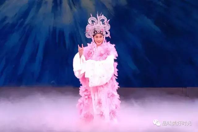 梅韵俊风 “吴氏青衣”神清骨俊 —— 记艺术大家吴汝俊的人生之梦