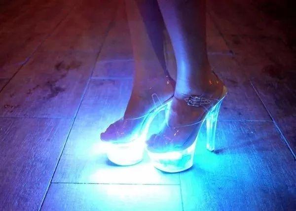 她是中国最性感女创客，被骂荡妇，却靠脑洞征服千万老外！
