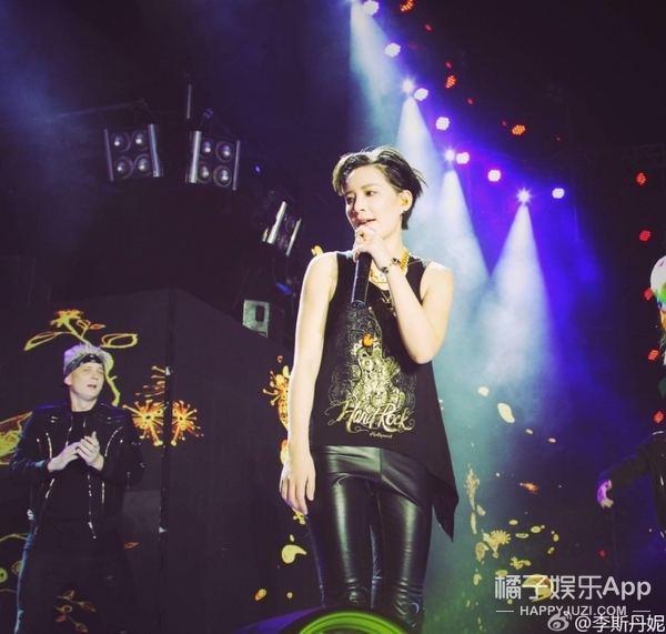 还记得2011届快乐女声李斯丹妮吗?她现在长这样啦!