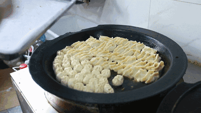 从饺子到面皮的进化论：锅贴简史