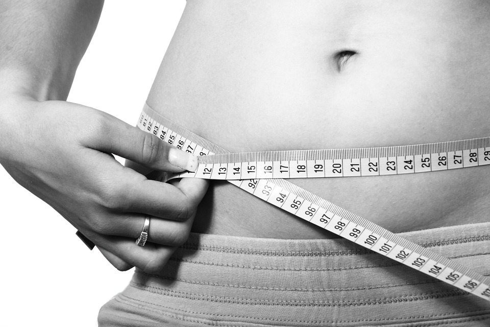 内脏脂肪会对身体带来伤害，练这些动作，让你的肚子变平坦！
