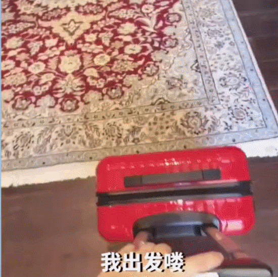 许晴一起床就自拍，不但曝光50岁素颜还意外公开奢华豪宅