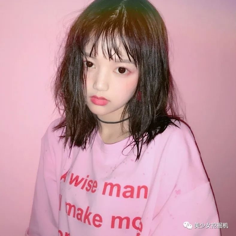 高三因撞脸何炅赵薇上热搜，毕业后隐姓埋名当模特也难逃走红！
