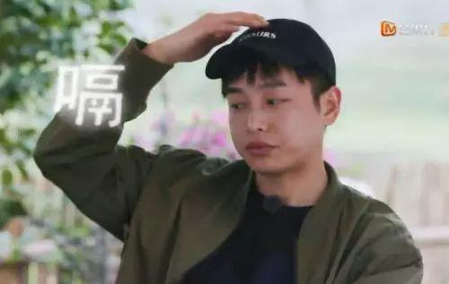 黄磊身材实在辣眼睛，谁给的勇气让中年男星把油腻肚腩当资本?