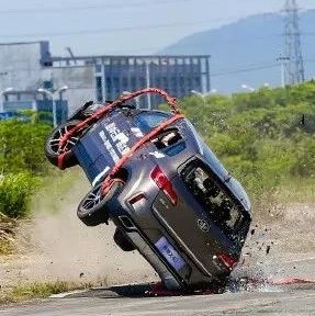 空投测试——某自主品牌厂商将车从几米高空砸向地面