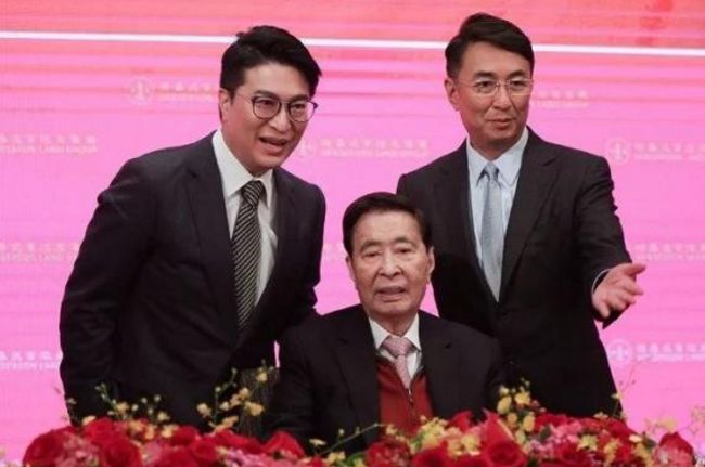 香港首富李兆基退休,70年累积300亿美元财富,港商四大天王时代落幕