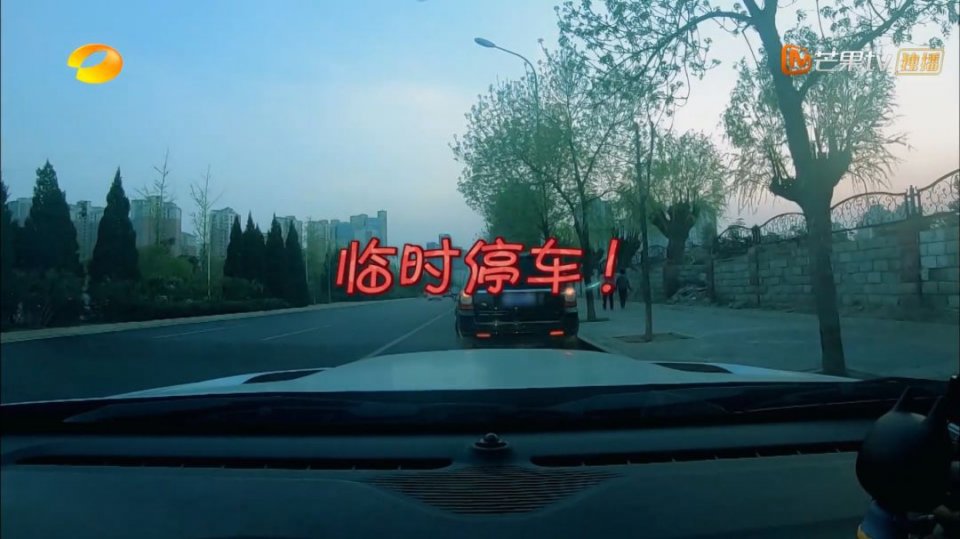 她的前男友是薛之谦？因误放前任歌曲被现任于小彤当街怒骂？