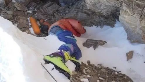 保登顶不保活命！花40万排队打卡的珠峰产业链，是怎么害死11人的？