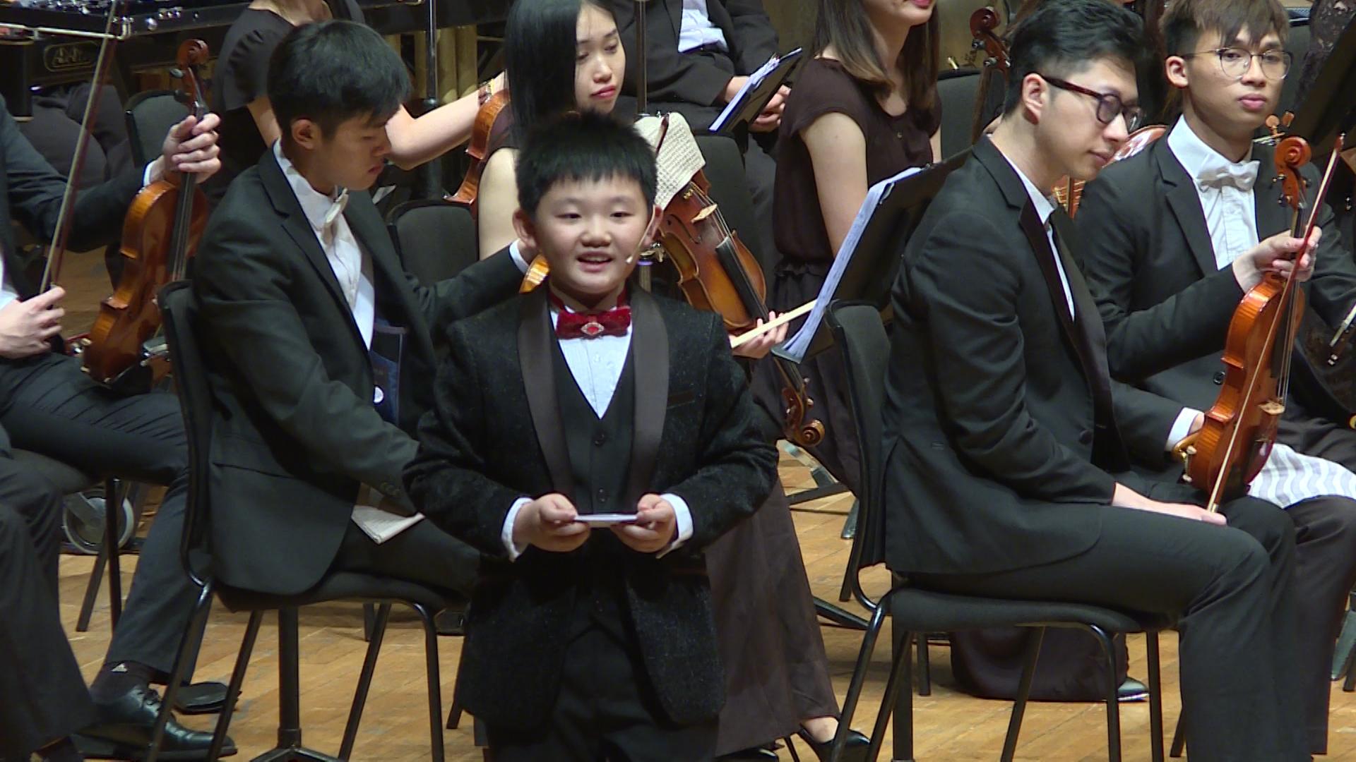 中国香港青年交响乐团刘露祺上演《交响情人梦》