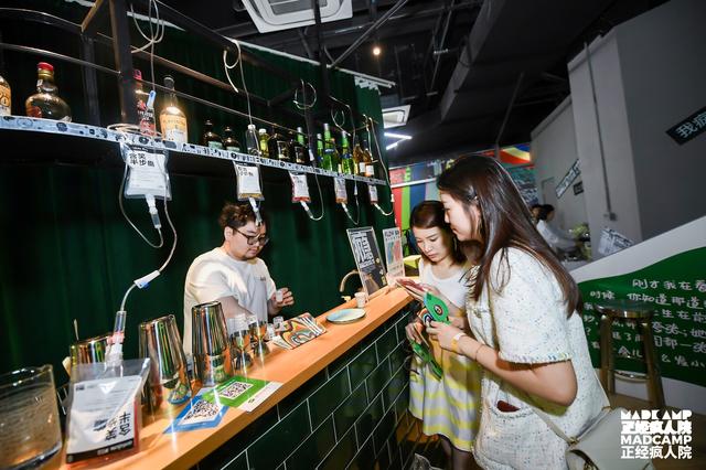 魔都潮流新疯向?沉浸式艺术体验展"正经疯人院"首展登陆魔都
