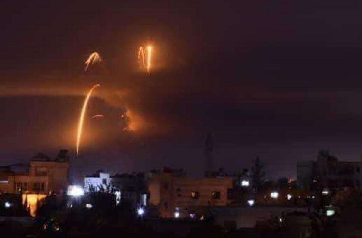150枚火箭弹夜袭以色列 以外长访韩途中紧急回国|巴勒斯坦|以色列|火箭弹_新浪军事_新浪网