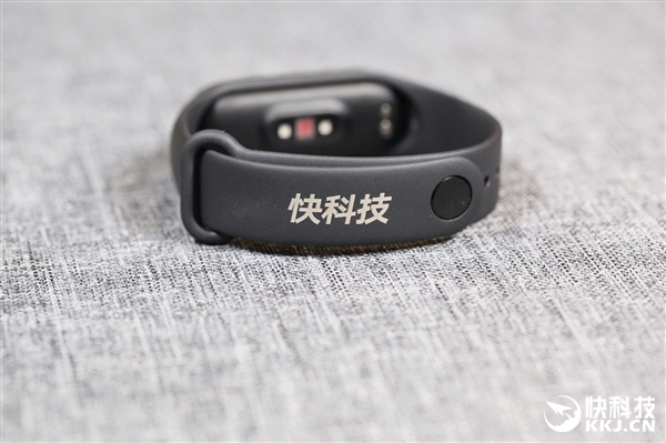 屏幕大升级！小米手环4开箱图赏
