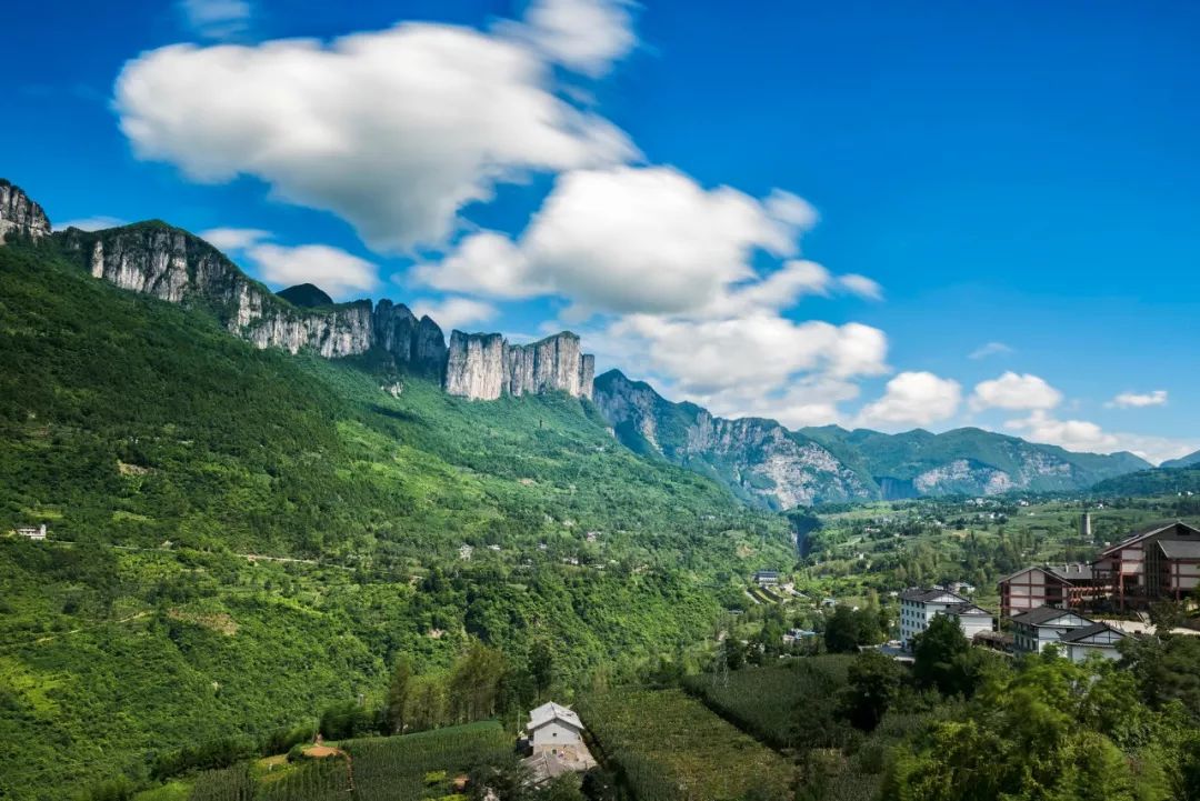 由图虫提供 常说靠山吃山,靠水吃水,恩施就是靠着这重重大山中的峡谷