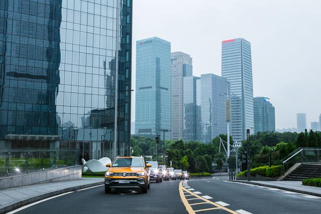 在重庆，开偏30°怕的不是撞车，而是走错路，因为导航都不灵