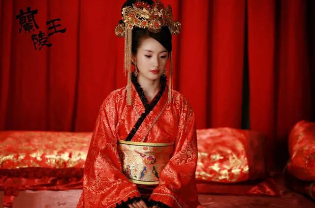 武将都长得满脸横肉吗?有一名将就生得俊美,上战场也要掩面