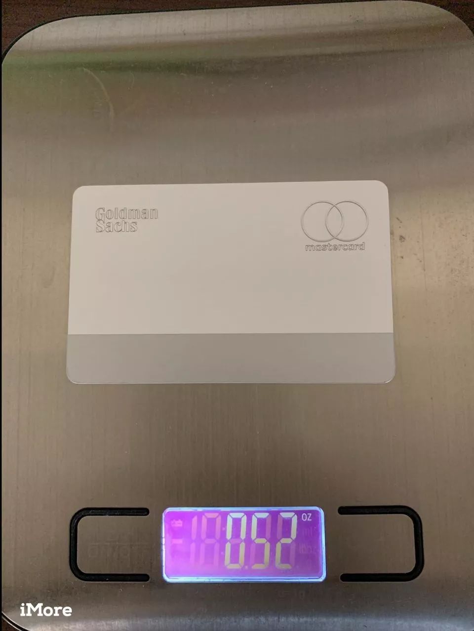 苹果apple card信用卡实拍:简洁到"令人发指"