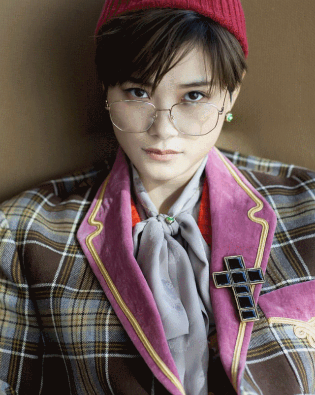 可爱| 李宇春这样评价自己的礼服:摔倒了就爬不起来