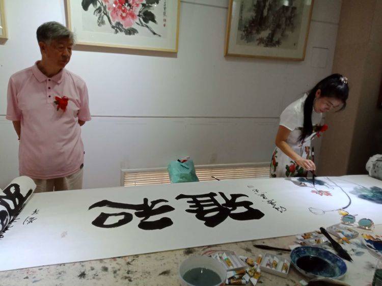中国书法家协会著名书法家,东方巨龙书画艺术家研究协会主席团曹彬