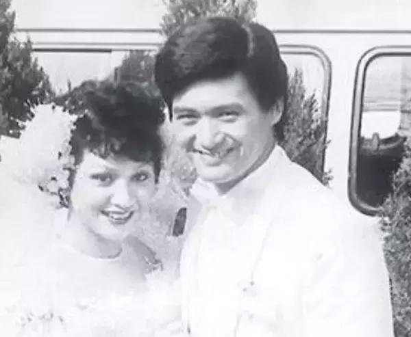 在最当红时和周润发结婚,为女儿退出娱乐圈,60岁的她人生太传奇