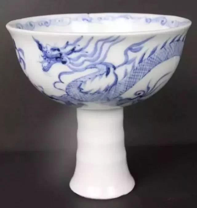 元青花龙纹竹节高足杯