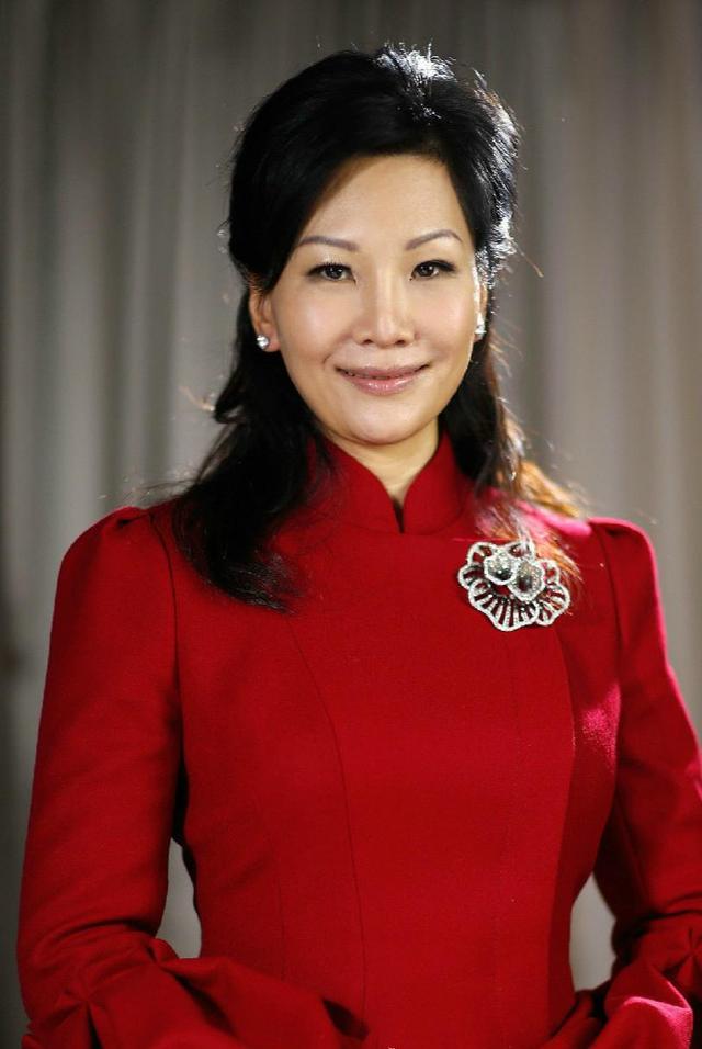 “最幸运”90后富豪 父母岳父都是百亿富豪 他坐飞机却只坐二等舱