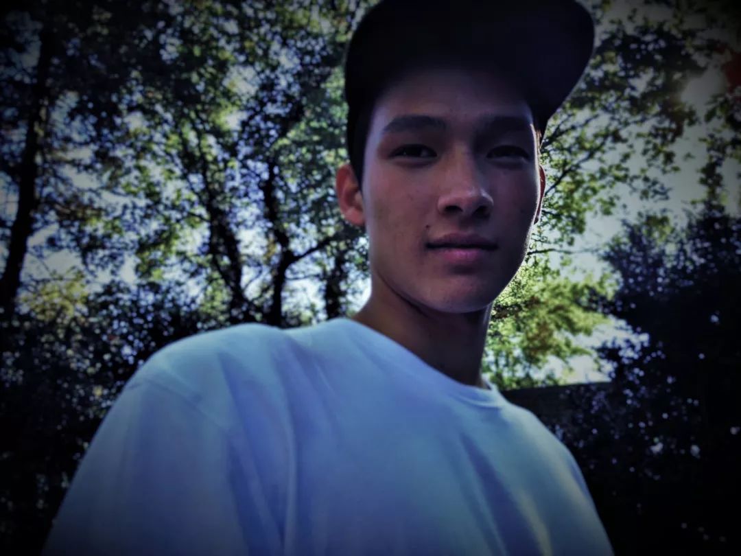 比利时亚裔男模Tommy童年照片曝光,我简直不敢相信!