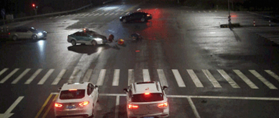 汽车与电动自行车相撞，汽车100%要赔钱？交警：谁说的！？