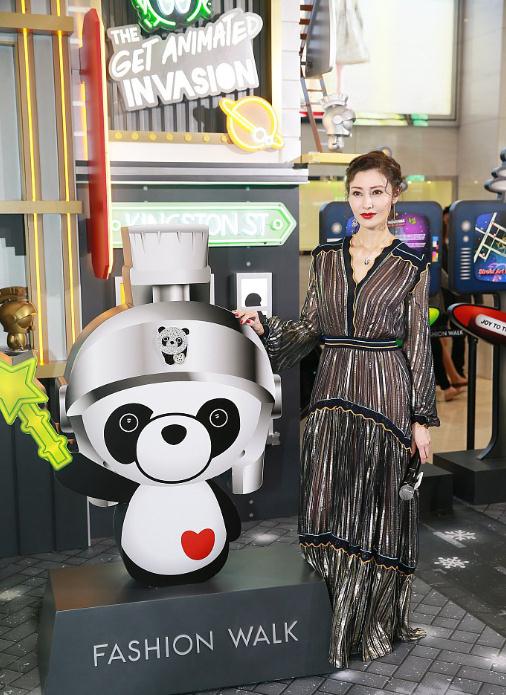 48李嘉欣大红唇出席开幕礼被赞容颜不老,但是这两个地方出卖了她