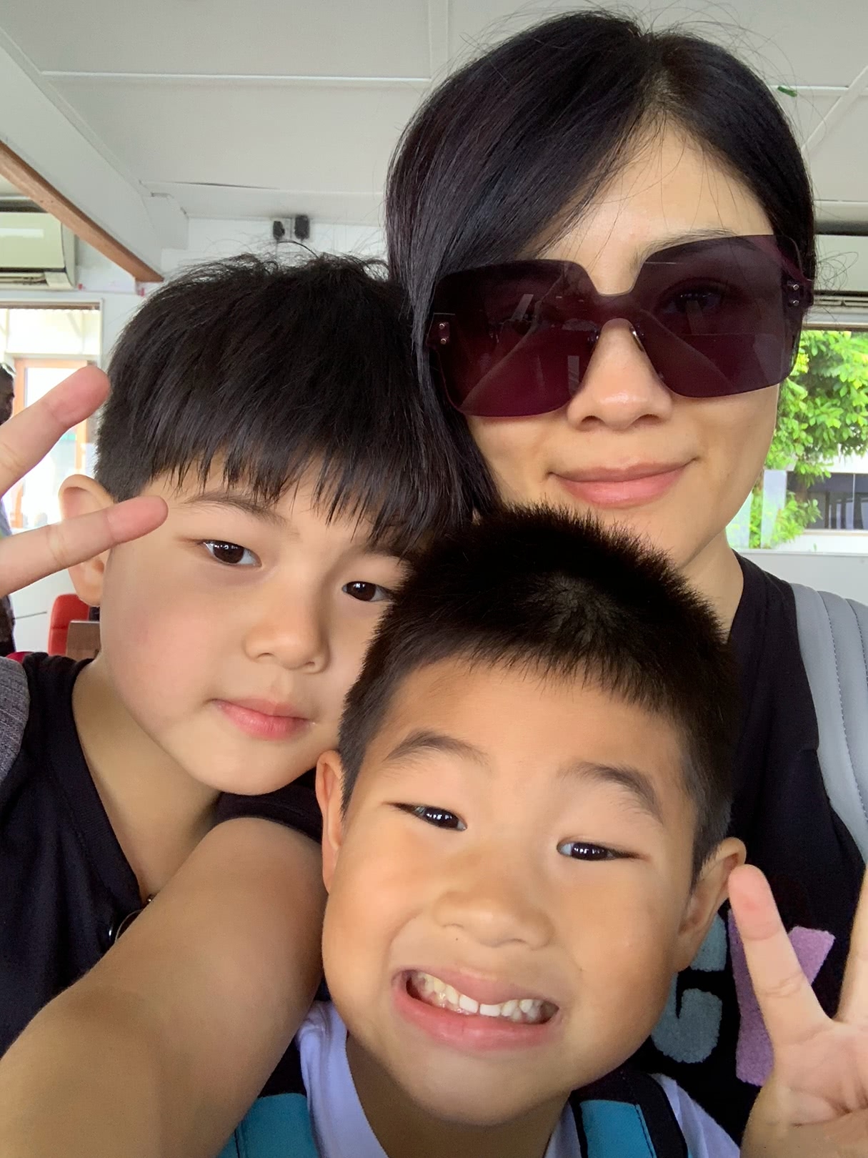 安吉小鱼儿摆搞怪造型，网友：怎么都那么可爱