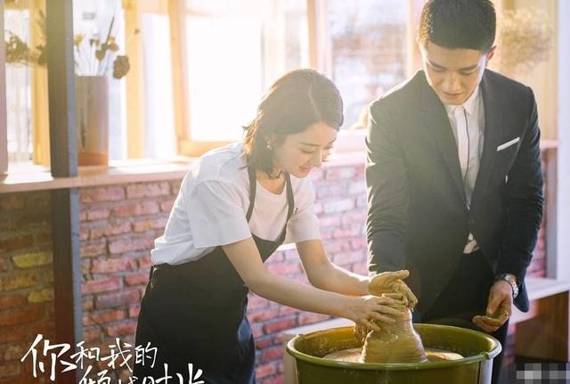 壁咚、摸头杀算啥？赵丽颖新剧竟然开启了仰卧起坐接吻模式！