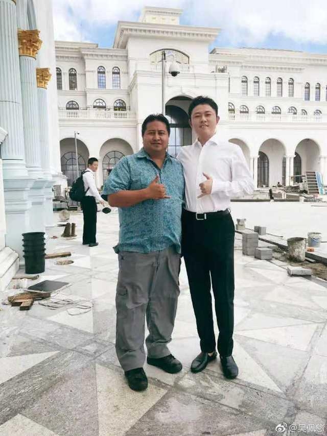 吴佩慈首次发布一家五口合照，稳固正宫之位，反击纪晓波负面传闻