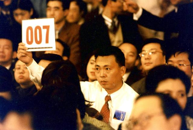 国产手机活化石没落：曾力压华为OV，今遭围攻讨债，老板房子冻结
