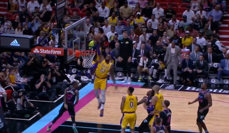 [视频]扣篮盛宴！科温顿双手暴扣，詹姆斯战斧劈扣