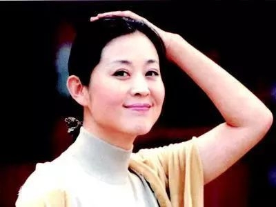 国民姐姐被玩弄了？男友不让她公布地下恋，出轨女艺人，还怀孕了