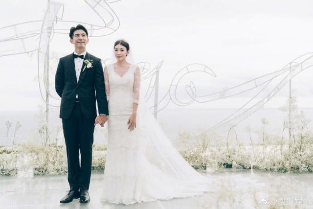 贾静雯修杰楷婚礼上亲吻到脸变形，咘咘现场目击父母流泪也被吓哭