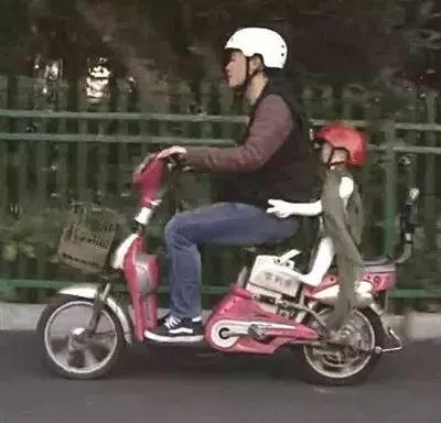 连云港骑电动车速看!已有人因车上这东西当场死亡!