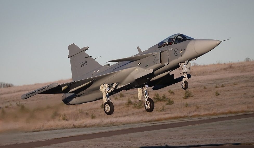 瑞典萨博公司宣布第2架鹰狮E战机于11月26日顺利完成首飞